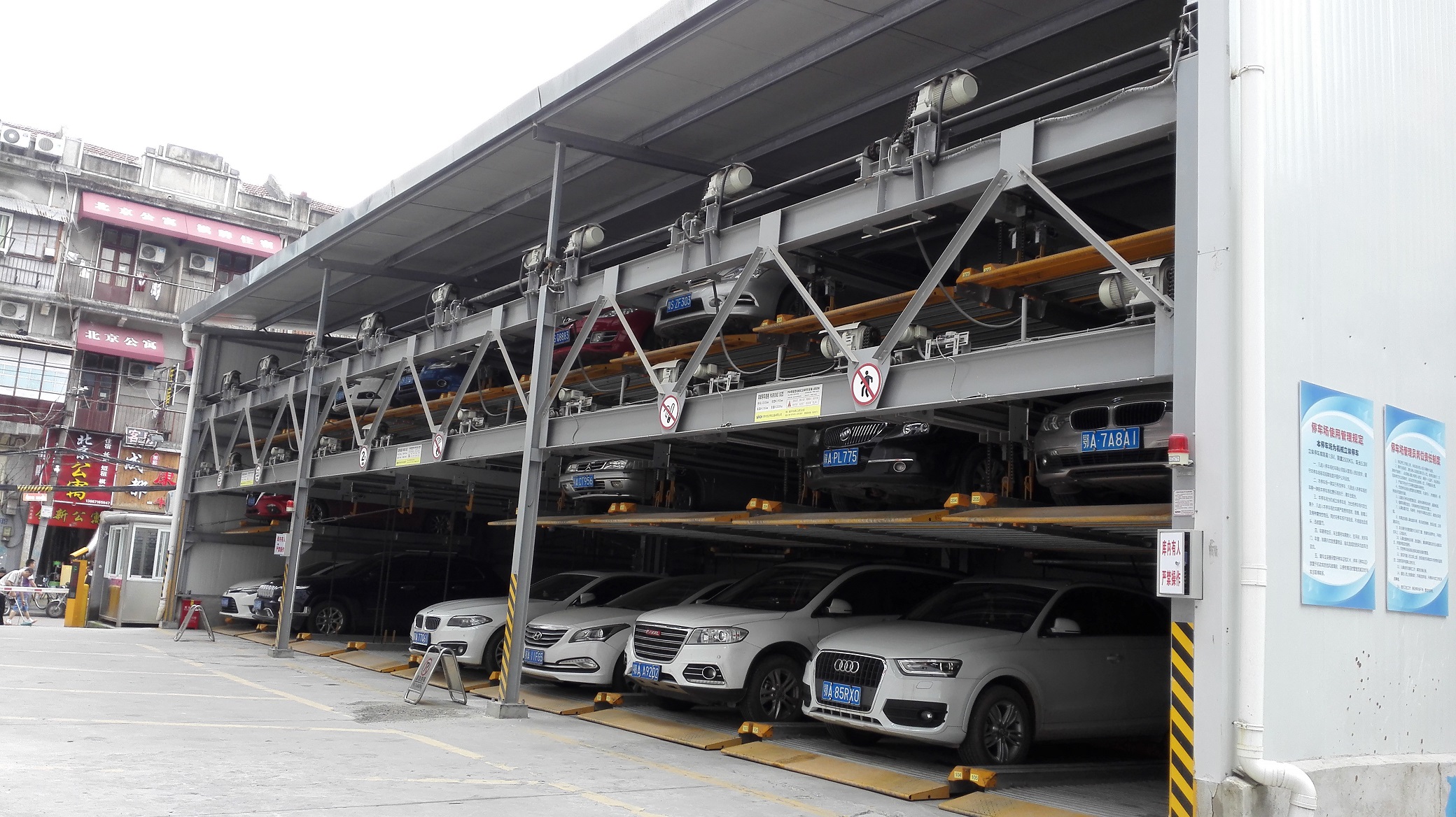 武汉工艺大楼立体停车库